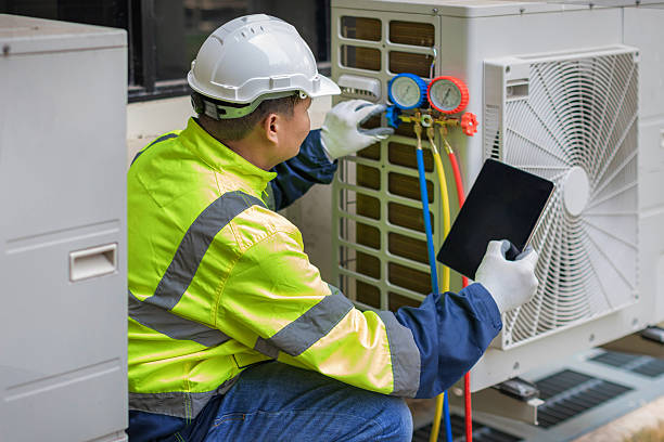 Professional Ac Installation technician working in Pine Village, IN